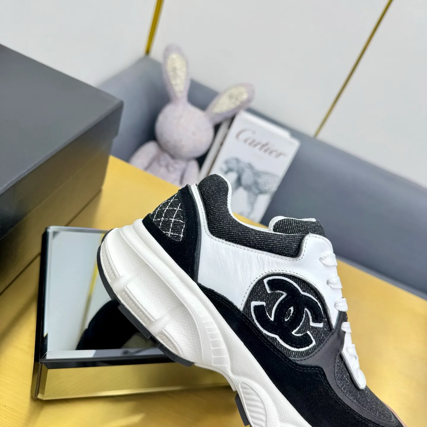 p700🐮🐮Upgraded version, upgraded version, upgraded version! No rebuttal accepted! ! ! ! Chanel Chanel dad shoes, couples' model for men and women - 2025 top casual sneakers in the counter. This classic design; the upper is electro-embroidered with various techniques; ❷The inner lining is made of: original Yangli + net ❸The outsole is based on: the original TPU combination outsole. The full set of boutique packaging for women 35–41